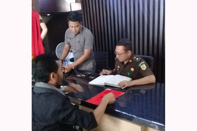 Murai Ahmad, Kades Gumirih Terpilih Dilaporkan ke Kejari Banyuwangi