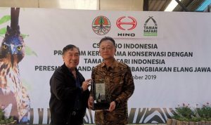 Peduli Satwa Langka, Hino Bangun Kandang Elang Jawa di Taman Safari