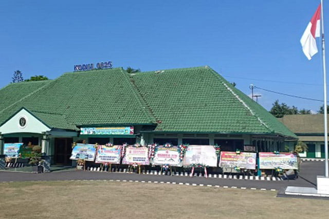 HUT TNI, Kodim Banyuwangi Terima Karangan Bunga Dari masyarakat