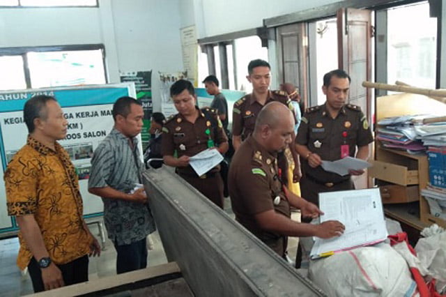 Penyidik Kejari Palu Geledah Kantor Dinas Sosial Kota Palu