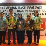 Disdukcapil Kapuas Terima Penghargaan Dari Kementrian PANRB