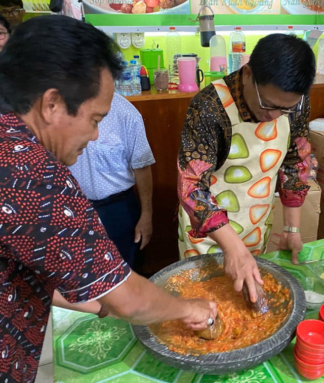 Presiden Jokowi Makan Pakai Sambal Buatan Gubernur Kalimantan Utara