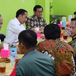 Presiden Jokowi Makan Pakai Sambal Buatan Gubernur Kalimantan Utara