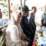 Mantan Bupati Banyuwangi Ratna Ani Lestari Kunjungi Pasar Hewan Rogojampi