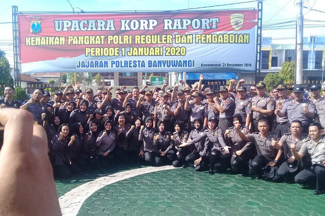 Kapolresta Banyuwangi dan 99 Personil Sujud Syukur Naik Pangkat