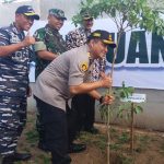 Polresta Banyuwangi Tanam Serentak Seribu Bibit Pohon Penghijauan