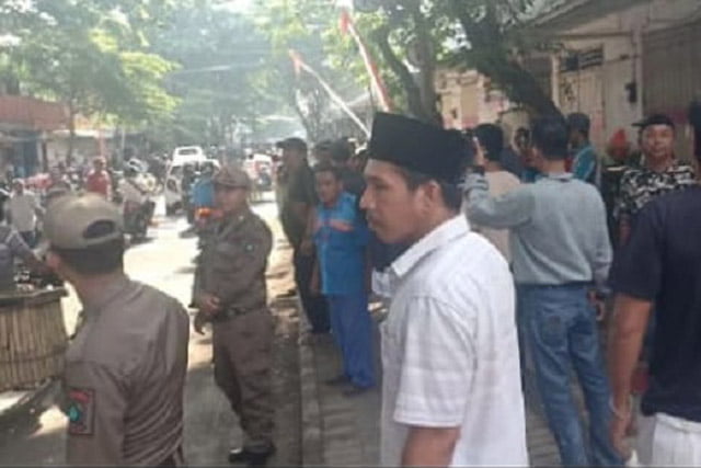 Aktivis dan LSM Bela Pedagang Pasar Satsuit Tubun Yang Digusur