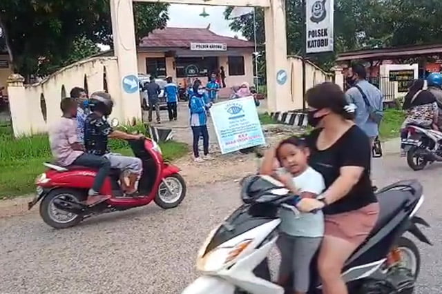 Pembagian Nasi Ikan Penyuluh Perikanan Dihadiri Kapolres Muna