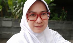 Kebijakan Meroket: PLN Naik Rakyat Menjerit. Opini Desi Wulan Sari