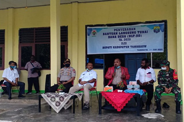 Kabupaten Tambrauw Serahkan BLT Dana Desa di Distrik Kebar dan Meyah