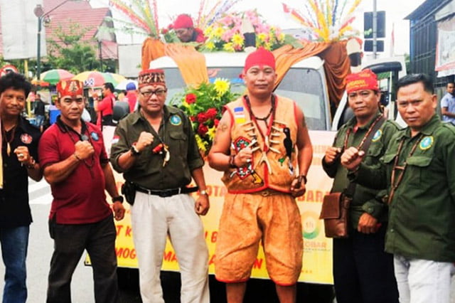 Kapolres Kobar AKBP Andi Kirana Disambut Tradisi Tampung Tawar