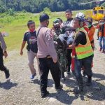 Tim Gabungan Berhasil Evakuasi Korban Insiden Helikopter Jatuh di Paniai