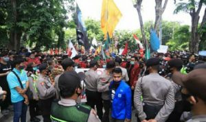 Aliansi Mahasiswa Umsida Tolak Omnibus Law Aliansi Mahasiswa Umsida Tolak Omnibus Law