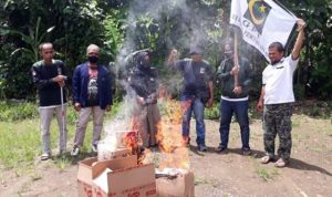 Laksanakan Instruksi Pusat, PD GPI Kota Banjar Sweeping dan Bakar Produk Perancis Laksanakan Instruksi Pusat, PD GPI Kota Banjar Sweeping dan Bakar Produk Perancis