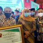Kartu e-Nak Wangi Banyuwangi Raih Top 30 Inovasi Pelayanan Publik Jatim Kartu e-Nak Wangi Banyuwangi Raih Top 30 Inovasi Pelayanan Publik Jatim