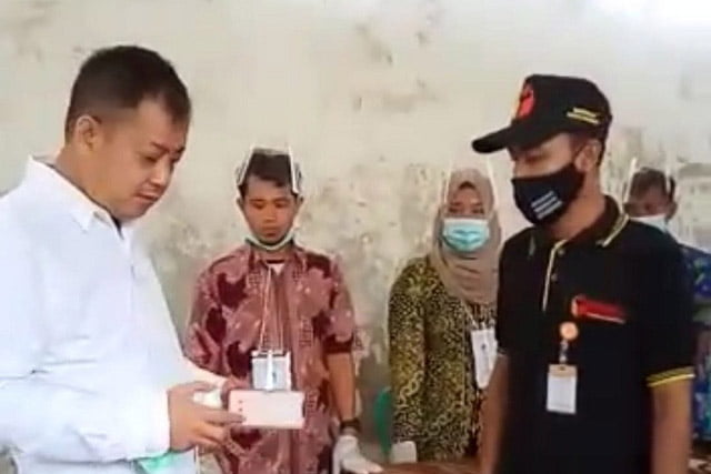 Ketua Partai Demokrat Banyuwangi Marah, Marak Anggota KPPS Berpose Dua Jari di Lokasi TPS