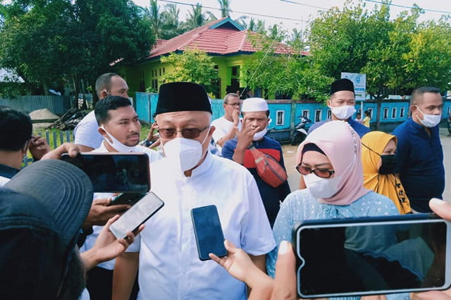 Bupati Buru Selatan Gunakan hak Pilihnya di TPS 3 Desa Lektama