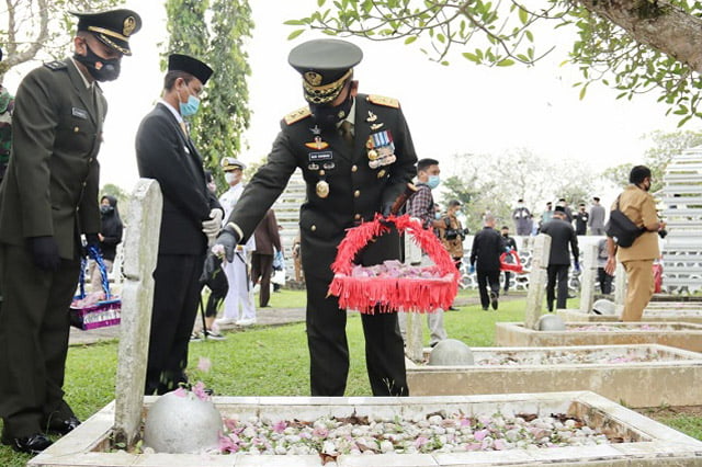 Pangdam XII/TPR Ikuti Ziarah di TMP Dharma Patria Jaya