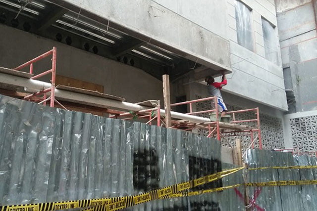 Bangunan di Kelapa Gading, Dibongkar Dibangun Lagi, Di-Police Line Kok Masih