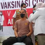 Kapolres Seram Bagian Barat Jadi Orang Pertama Disuntik Vaksin
