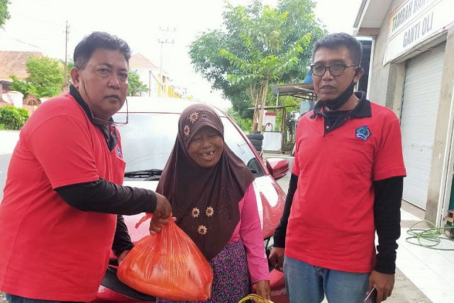 Peringati HPN Ke-75, FKW Mahkota Banyuwangi Gelar Baksos