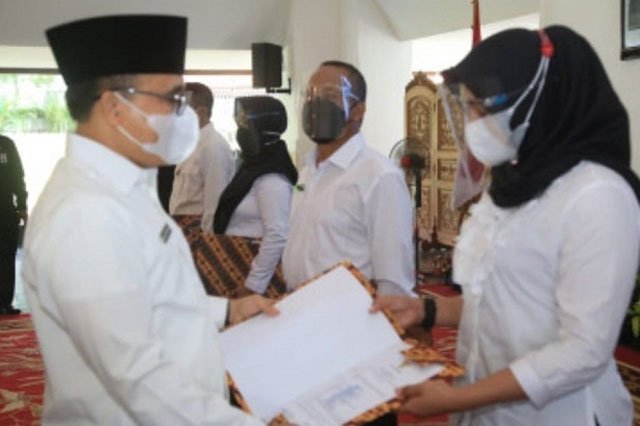 Bupati Banyuwangi Serahkan SK PPPK 590 Tenaga Honorer K-2