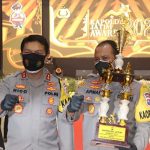Kapolda Jatim Beri Penghargaan Kampung Tangguh Semeru Kapolda Jatim Beri Penghargaan Kampung Tangguh Semeru