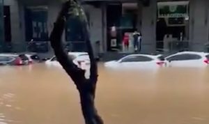 PB HMI Sebut Anies Baswedan Gagal Tangani Banjir Jakarta PB HMI Sebut Anies Baswedan Gagal Tangani Banjir Jakarta