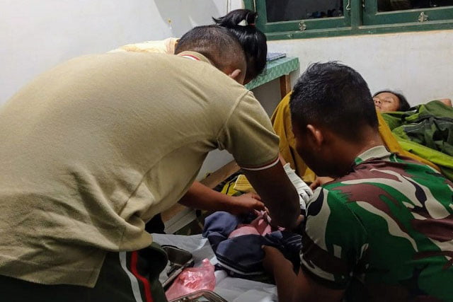 Satgas Pamtas Yonif 407 Bantu Persalinan Darurat Bayi Warga Perbatasan