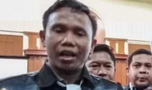 Ahmad Khozinudin (Sastrawan Politik)