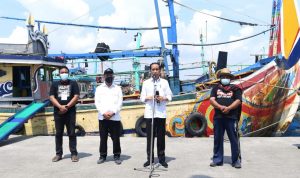 Kunjungi PPDI Brondong, Presiden Jokowi Berdialog dengan Para Nelayan