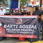 Relawan Pasutri Berbagi Nasi Kotak Kepada Warga DKI Jakarta