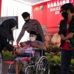 Polres Banyuwangi Lakukan Vaksinasi Kepada 50 Orang Penyandang Disabilitas