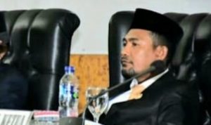 Ketua DPRD Kabupaten Seram Bagian Barat Tinjau Pengaspalan Jalan di Huamual