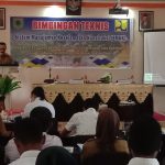 Sekretaris Daerah Kabupaten Seram Bagian Timur Drs. Jafar Kwairumaratu saat memberikan sambutan pada kegiatan Sistem Manajemen Keselamatan Konstruksi (SMKK) di Hotel Surya-Bula, Selasa (5/12/22)