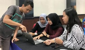 Tim Program Pembinaan Mahasiswa Wirausaha bersama Dosen Pembimbing Universitas Ngudi Waluyo